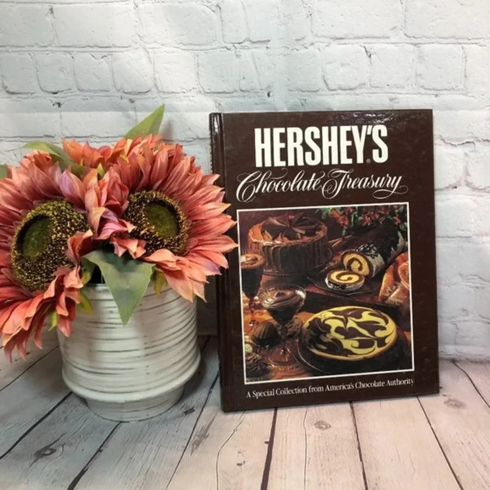 Vintage 1984 HERSHEY'S CHOCOLATE TREASURY cookbook chocolate lover